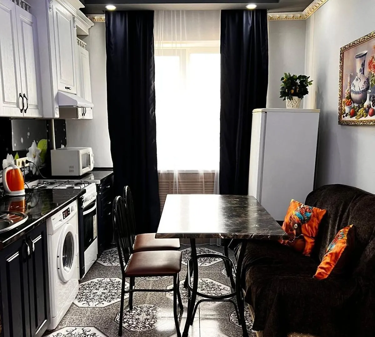 Cozy Apartment In The Center Almaty