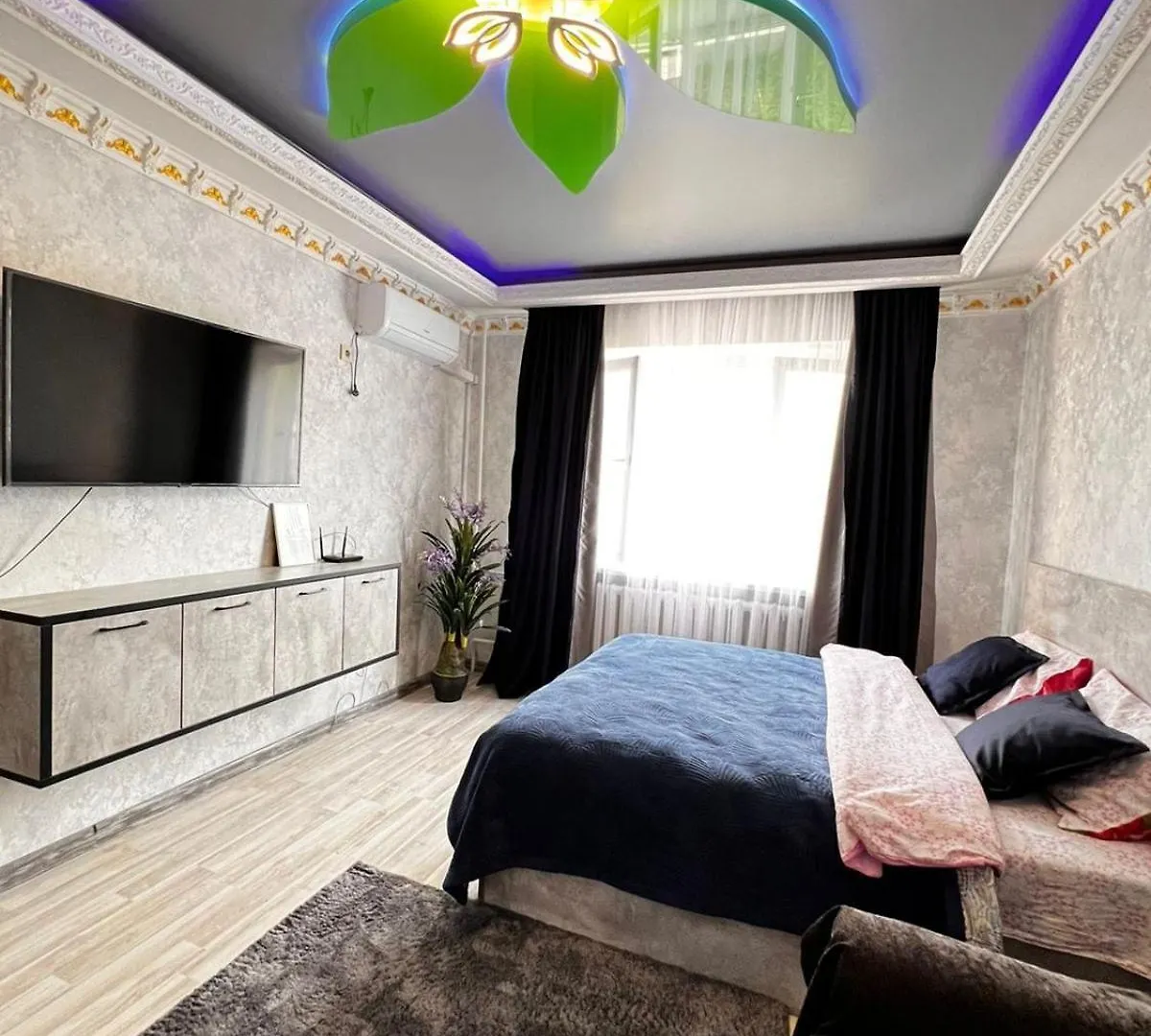 Cozy Apartment In The Center Almaty